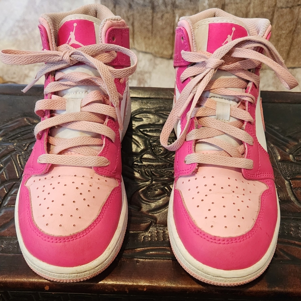 Nike Air Jordan 1 Mid "Fierce Pink" sneakers size 4Y